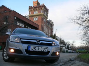 Teszt: Opel Astra Caravan 1.6 Easytronic - Könnyen megy