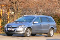 Teszt: Opel Astra Caravan 1.6 Easytronic – Könnyen megy 24