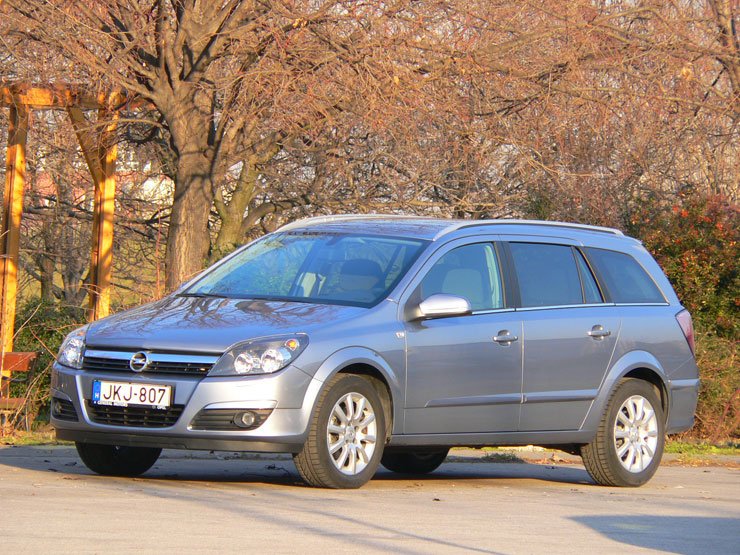 Teszt: Opel Astra Caravan 1.6 Easytronic – Könnyen megy 8