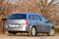 Teszt: Opel Astra Caravan 1.6 Easytronic – Könnyen megy 25