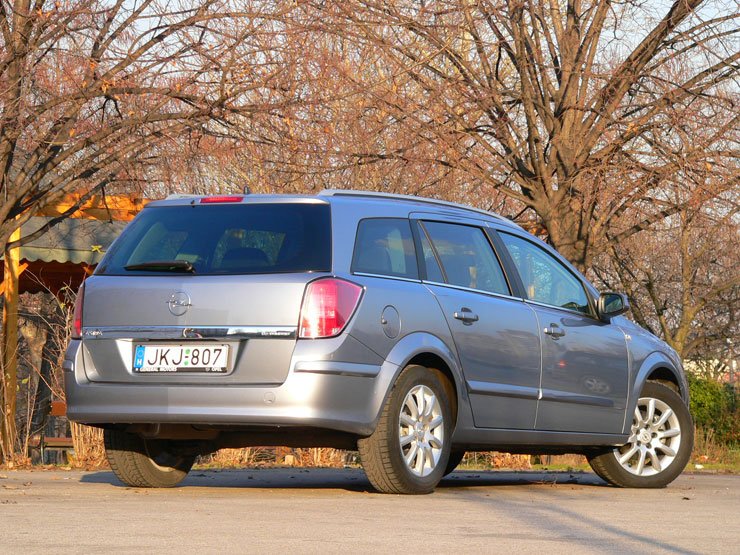 Teszt: Opel Astra Caravan 1.6 Easytronic – Könnyen megy 9