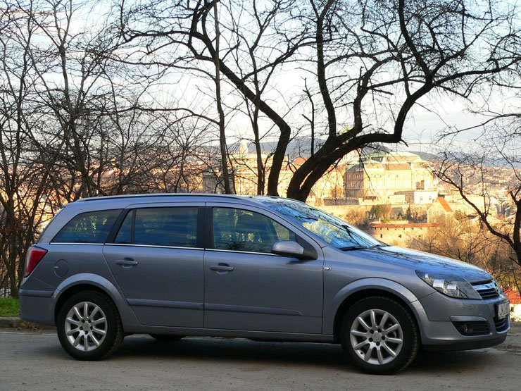 Teszt: Opel Astra Caravan 1.6 Easytronic – Könnyen megy 14