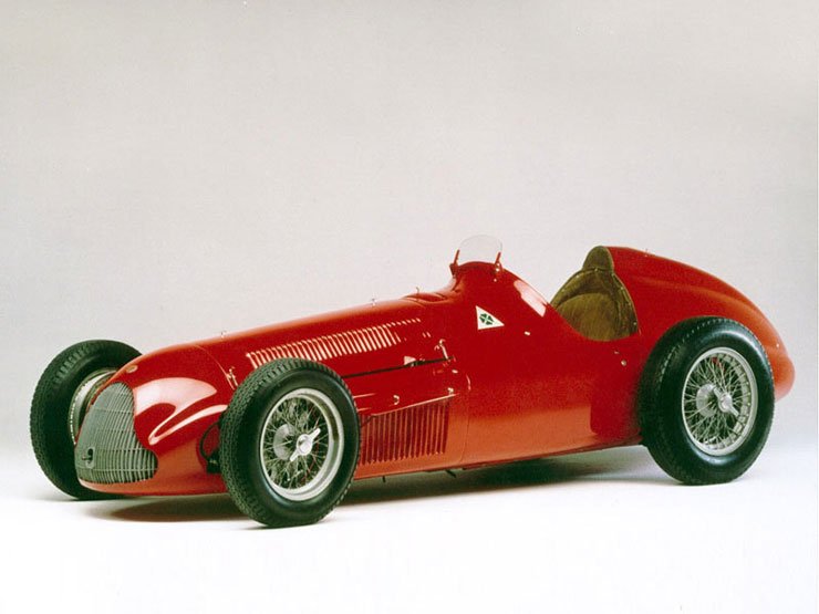 1951-ben mutatkozott be az eredeti 159-es, abban 1500 köbcentis 450 lóerős motor dohogott