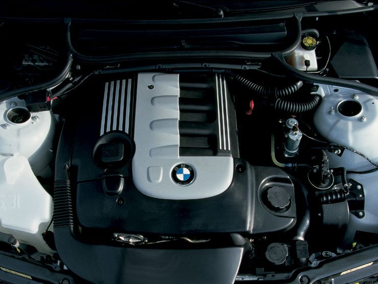 7,8 másodperc alatt gyorsul 0-ról 100 km/h-ra a 330Cd, végsebessége 234 km/h