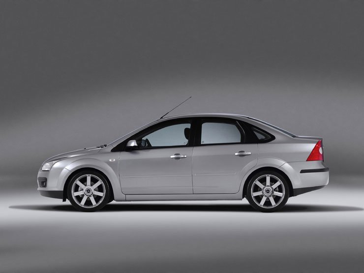 5348_52171_1000x700.jpg | Vezess | Vezess Jól áll a Focusnak a klasszikus forma is, a tetőív szinte azonos a csapotthátúval