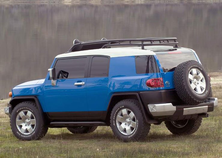 A design a régi Land Cruiserektől, a padlólemez a 4Runnertől érkezik