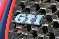 Teszt: Volkswagen Golf GTI – Az igazi retro 35