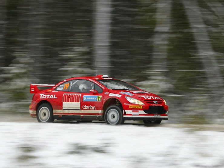 Daniel Carlsson remekelt a nap első felében, de a második körben  amurvás szakaszon defektet kapott, amivel sok időt veszített