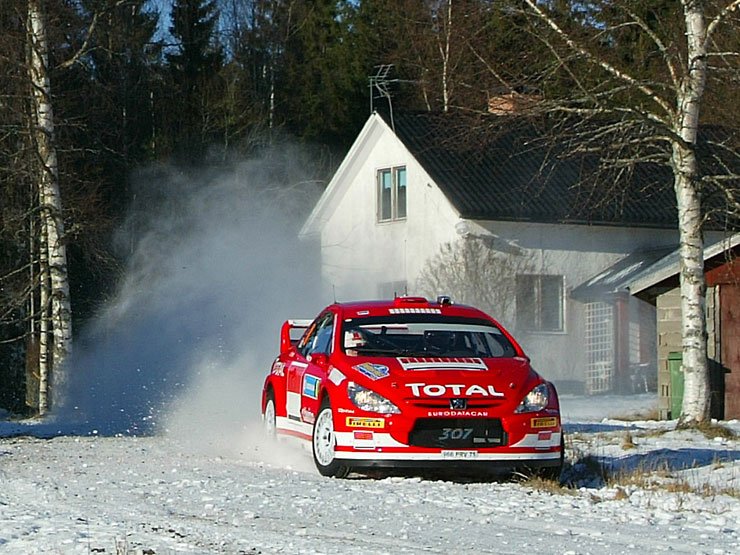 Markko Märtin már az első szakaszon hibázott, továbbra sem találja az összhangot a Peugeot 307 WRC-vel