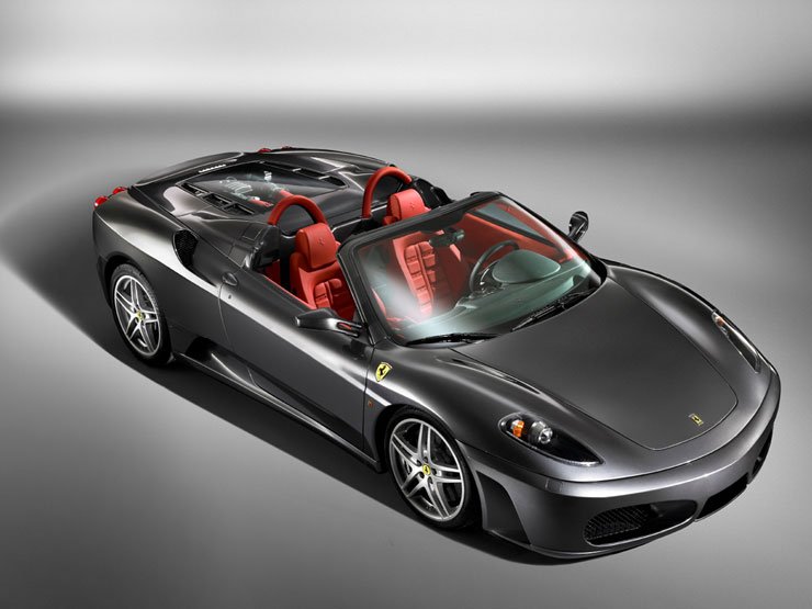 4,1 másodperc alatt éri el a 100-as tempót az F430 nyitott változata, ami 0,1 másodperccel rosszbb, mint a zárt változat ideje