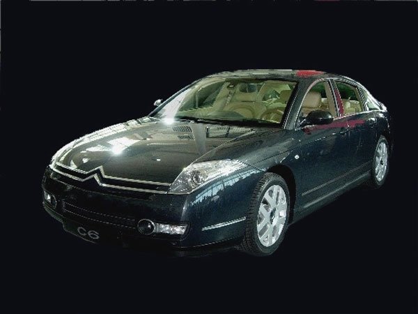 2,7 literes dízel- és 3,0 literes benzinmotor kérhető a C6-hoz, de csak automata váltóval