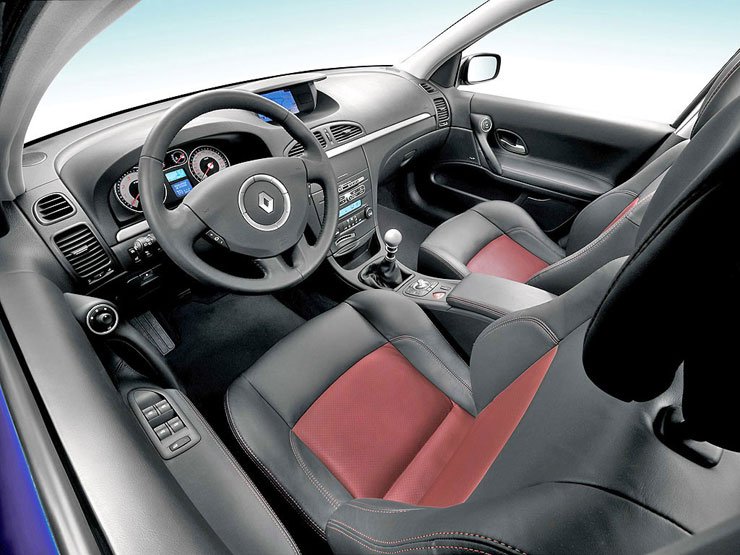 Jobb minőségi benyomást kelt majd a Laguna belső tere, a műszeregység megújult