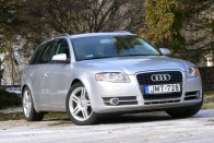 8 725 000 az A4 Avant alapára a 2,0 literes dízelmotorral. A tesztautó 3,5 millióval drágább