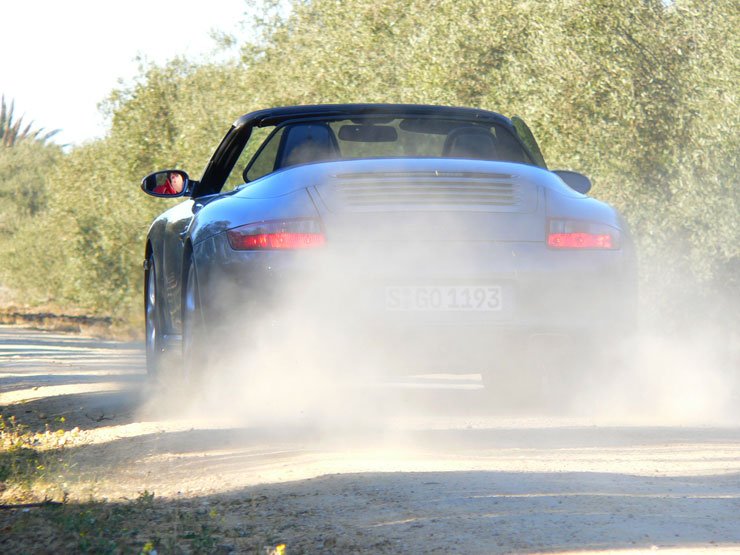 0,29 a 911 Cabrio légellenállási tényezője, ami csak 1 századdal rosszabb, mint a Coupé-é