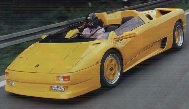 A Koenig cég két turbóval vértezte fel a V12-es motort, ami így 600-750 lóerő között tudott beállítástól függően