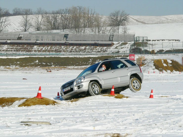 Szabadidőautó jellege ellenére terepen sem jön zavarba a Sportage