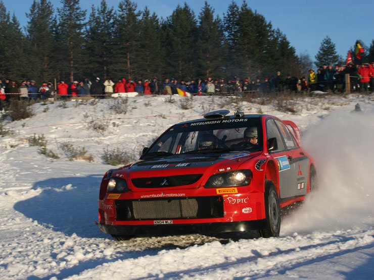 Harri Rovanperä folyamatosan módosít az autó beállításain, a nap vénén már valamelyest tudott gyorsulni