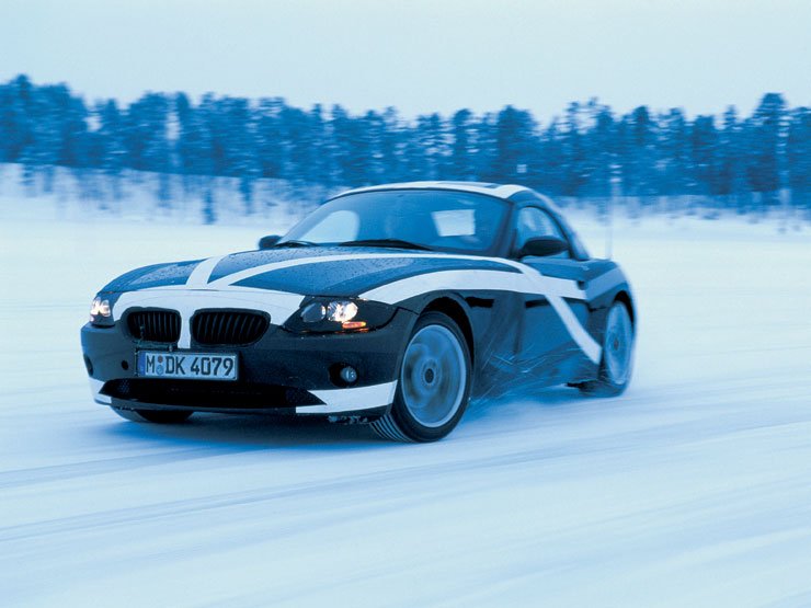 Négy kipufogóvég, egyedi orrspoiler és 18 colos felnik fogják elárulni a csúcs Z4-est