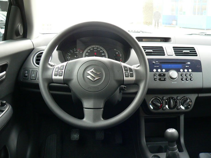 6033_58922_1000x700.jpg | Vezess | Vezess 1,3-as és 1,5-ös benzinmotor van most a Swifthez, dízel később lesz