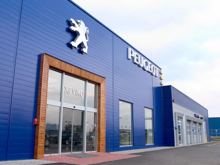 Új Peugeot szalon 