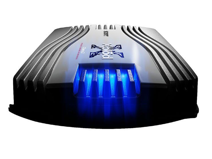 Az Xplode színvilága a korábbi tüzes vörösből, idénre hűvős kék ezüst lett, ez a fejegységeket, hangszórókat, erősítőket is érinti