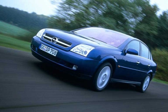 Rüsselsheim-ben marad a Vectra-gyártás