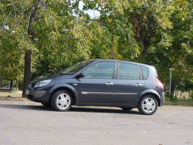 200 000 forinttal drágább a 82 lóerős 1.5 dCi-nél a 100 lóerős változat. A felár méltányos