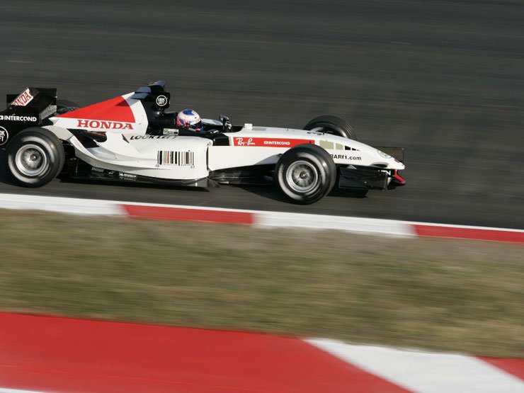 A McLaren mindkét szabadedzésen remekelt, elsősorban Pedro de la Rosa-nak köszönhetően