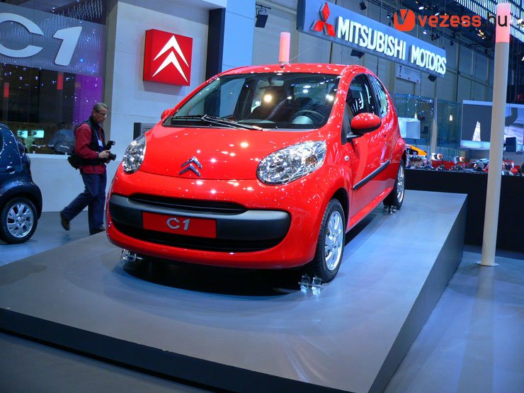 A C1-gyel négytagúra nő a C2, a C3 és a C3 Plurielből álló kisautó kínálat a Citroënnél. Jelen állás szerint a C1 jelenik meg először hazánkban, várhatóan nyáron