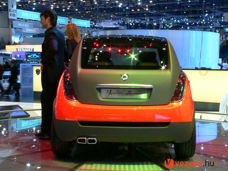 Hatszög alakúak a kipufogóvégek