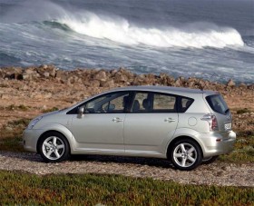 Élen a Passat és a japánok