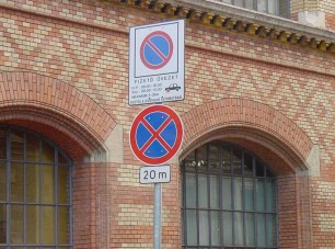 SMS-sel fizethető a parkolás