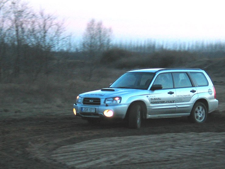 Teszt: Subaru Forester 2.5 XT: Családi rali 37