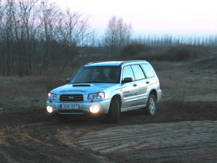 Teszt: Subaru Forester 2.5 XT: Családi rali 38