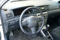 Teszt: Toyota Corolla Sedan 1.6 – Belső értékek 25