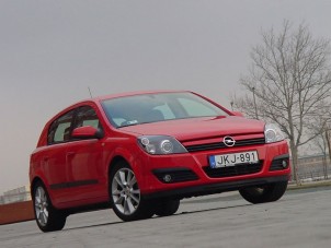 Teszt: Opel Astra 2.0 Turbo Sport - Kiscsikóból vasparipa