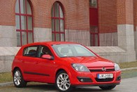 Teszt: Opel Astra 2.0 Turbo Sport – Kiscsikóból vasparipa 26