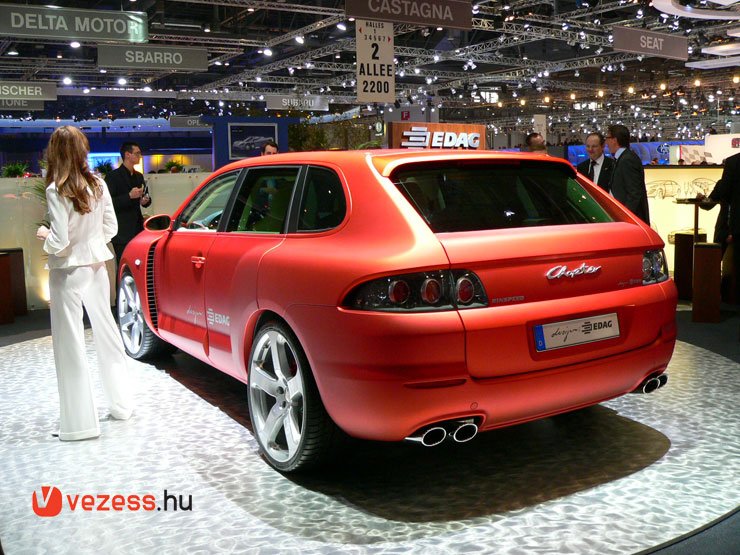 5946_57990_1000x700.jpg | Vezess | Vezess 70 milliméterrel csökkentették a tető magasságát, a korábbi egyterűs belső helyett, immár sportkocsis a hely