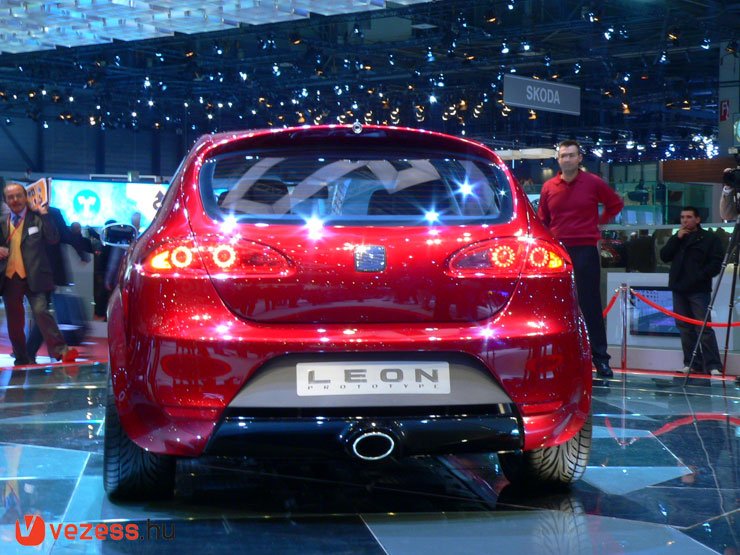 6,9 másodperc kell százig, a végsebesség 236 km/óra