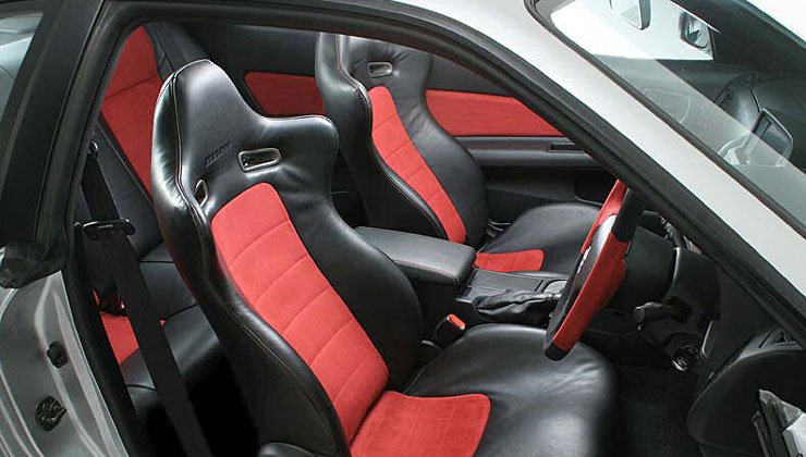 170 ezer dollárba, azaz 31 millió forintba kerül japánban az autó, ami továbbra is csak jobbkormányos kivitelben készül