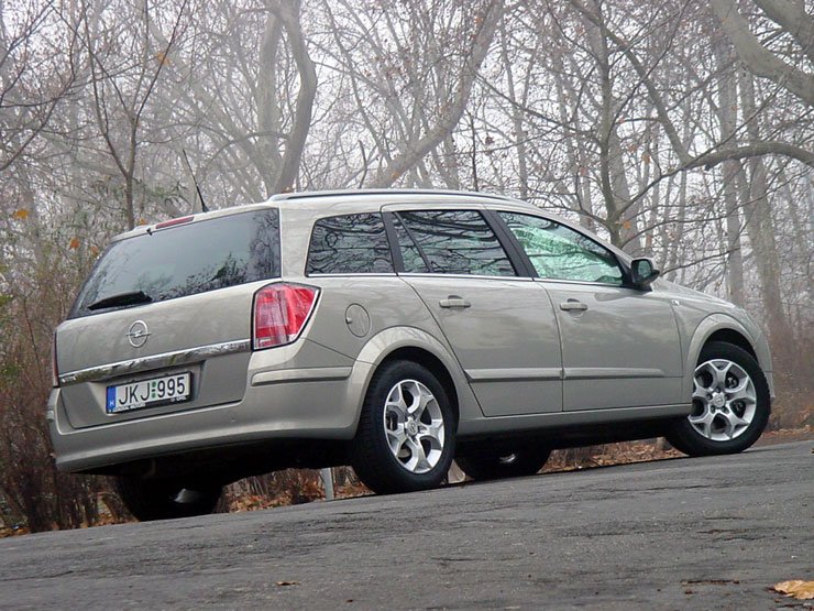 Teszt: Opel Astra 1.9 CDTI – Utazásra termett 9