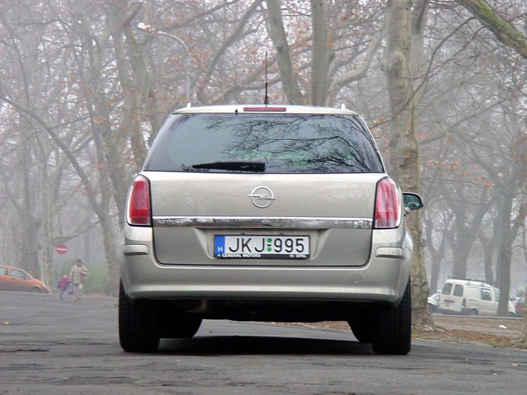 Teszt: Opel Astra 1.9 CDTI – Utazásra termett 10