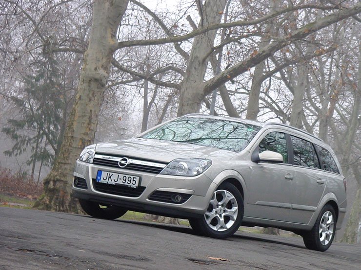 Teszt: Opel Astra 1.9 CDTI – Utazásra termett 20