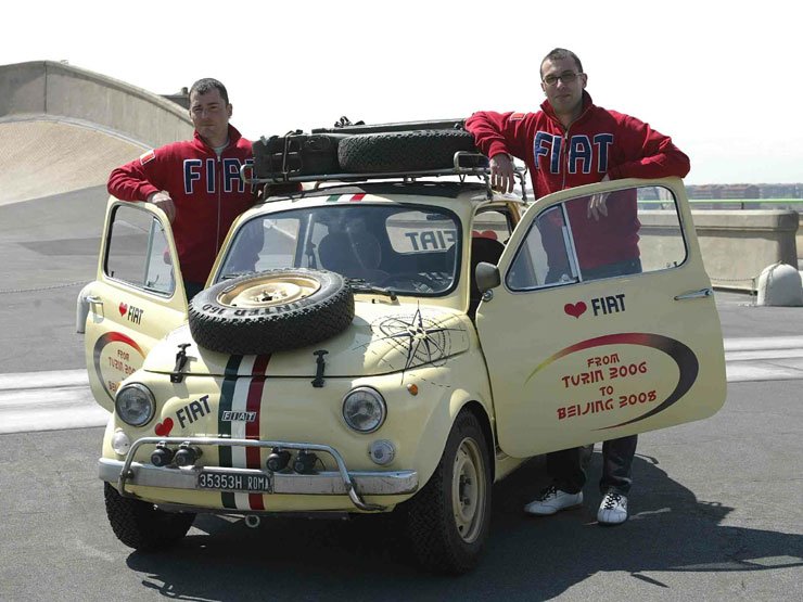 Minimum két hónapig tart az út, az 1973-as autót alaposan felújították a Pekingig tartó út előtt