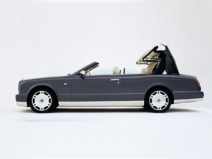 30 másodperc alatt záródik a Drophead Coupé háromrétegű vászonteteje