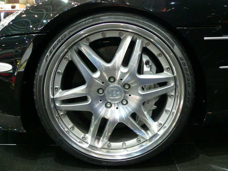 Az E-osztály számára 18 colos felniket ajánl a Brabus 1,2 és 1,8 millió forint közötti áron 