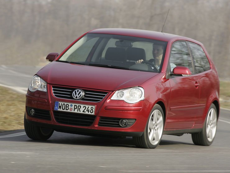 382,8 centi a Fox hossza, így 8,8 centivel kisebb a Polónál. Ára túl magas volna az itthon 2,3 millióról induló Polóhoz képest