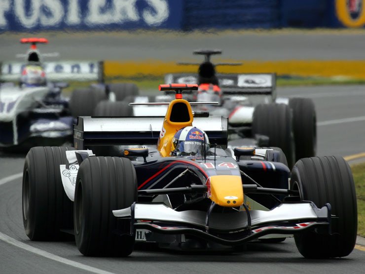 David Coulthard minden versenyen indul, tapasztala révén ő a fejlesztések fő irányítója