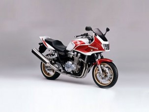 1300-as Honda CB burkoltan