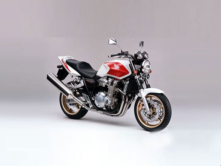 A CB1300-as keskenyebb lett és modosított elektronikát kapott